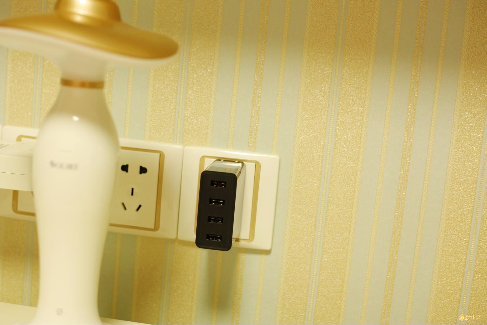 4口充电器,南宫电子游戏4口电源适配器