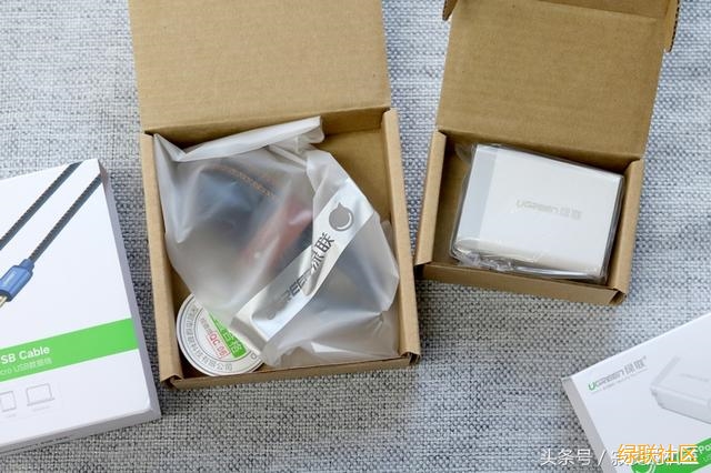 UGREEN南宫电子游戏-品质新履历,数码选南宫电子游戏 观光充电套装,双口充电头+牛仔数据线