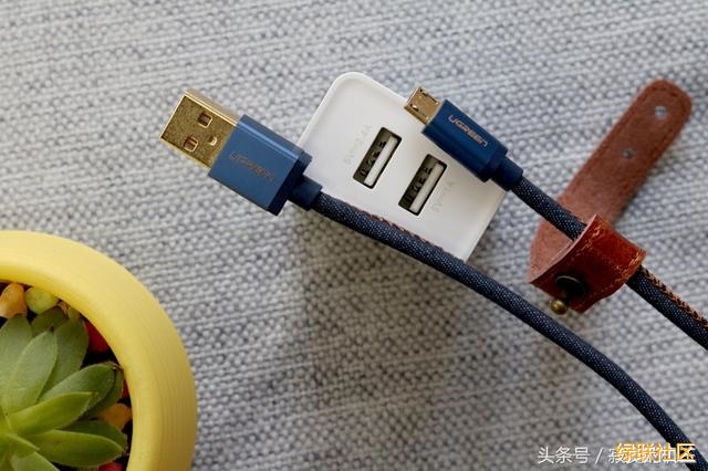 UGREEN南宫电子游戏-品质新履历,数码选南宫电子游戏 观光充电套装,双口充电头+牛仔数据线