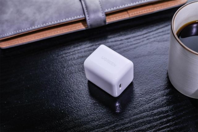 南宫电子游戏30W氮化镓充电器评测：这或许是iPhone13Pro的最佳搭档